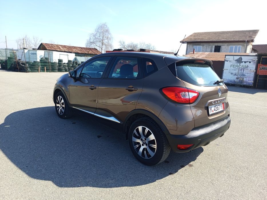 Renault  Captur.