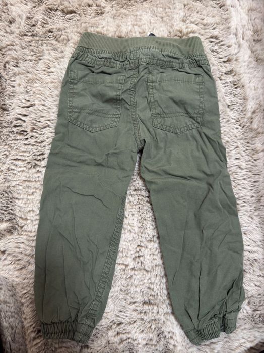 Панталон в маслено зелено lupilu