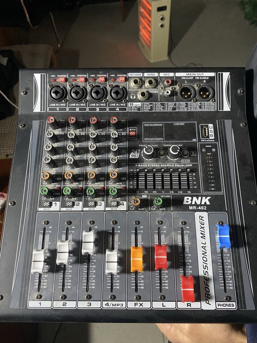 МИКШЕР bnk 4x канальный активный с усилителем 2*450 ватт