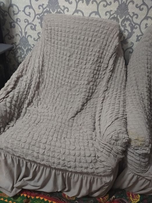 Диван и креслы в хорошем состоянии