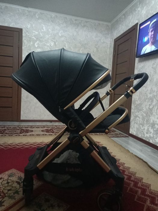 Коляска почти новая