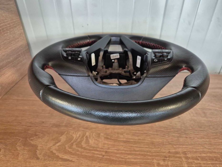 Продавам много запазен кожен волан за Hyundai Tucson от 2015 до 2020