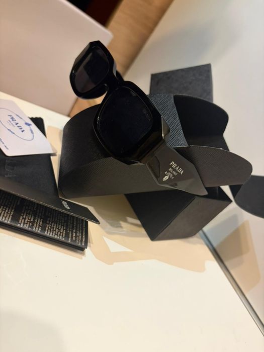 Ochelari NOI de soare PRADA de vanzare