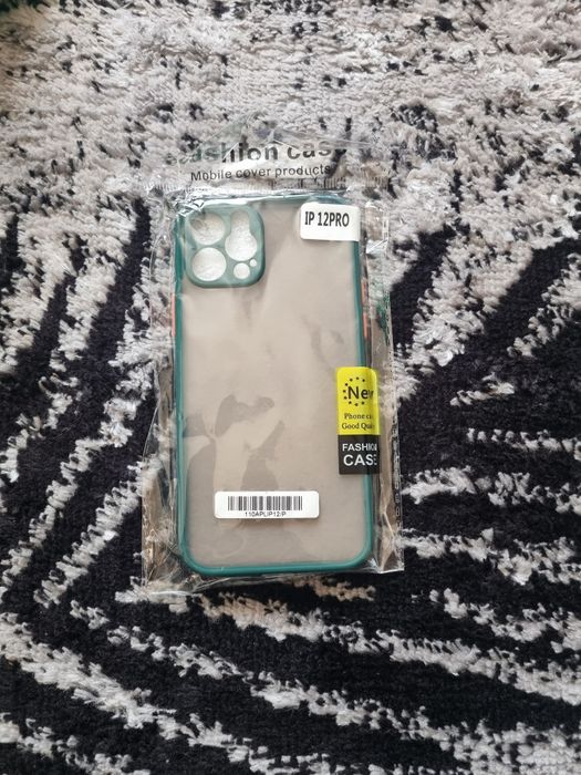 Vând husa iPhone 12 pro noua