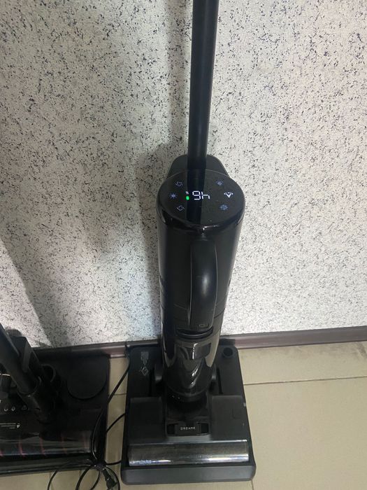 Пылесос вертикальный