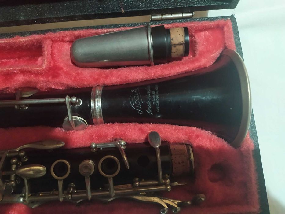 Продавам дървен кларинет "Amati luxus"