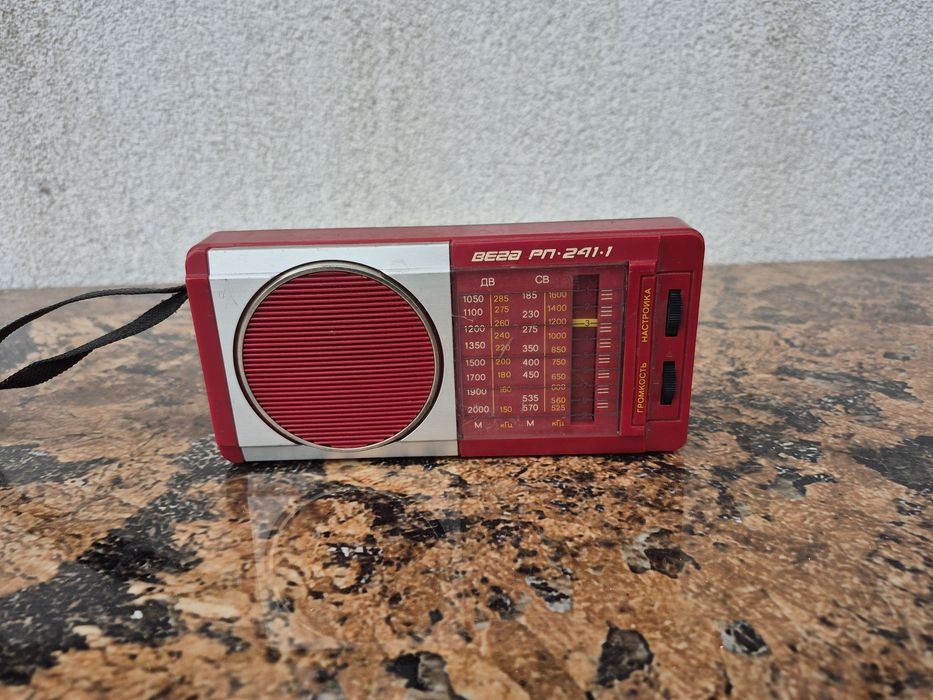 Radio portabil marca vega,model RP -241-1,made in URSS