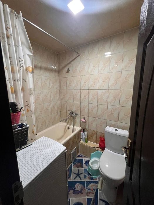 *3 ком/ 1 этаж/ 4 этажка. Кирпичный дом. Ор-р кафе Олмос