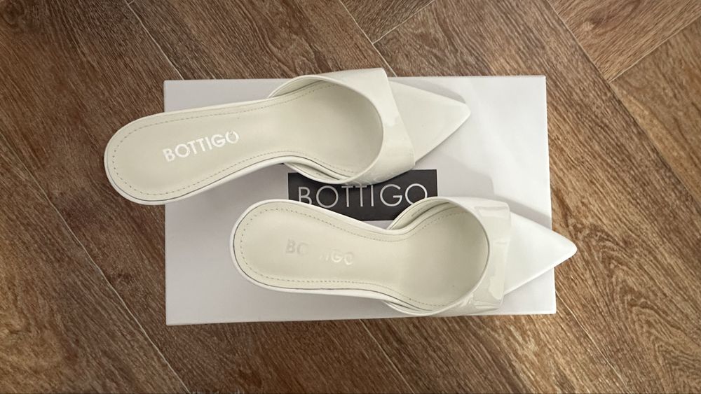 Новые кожаные мюли от Bottigo