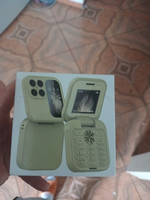 Vand telefon cu clapeta cutie la el si fir de incarcare i 17 pro