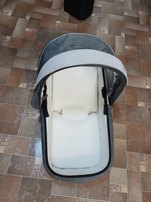 Set 3 in 1 , căruț , scoică și landou , ca nou