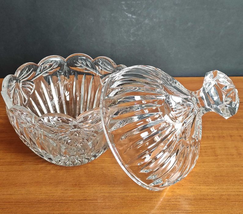 Масивна кристална бонбониера с капак