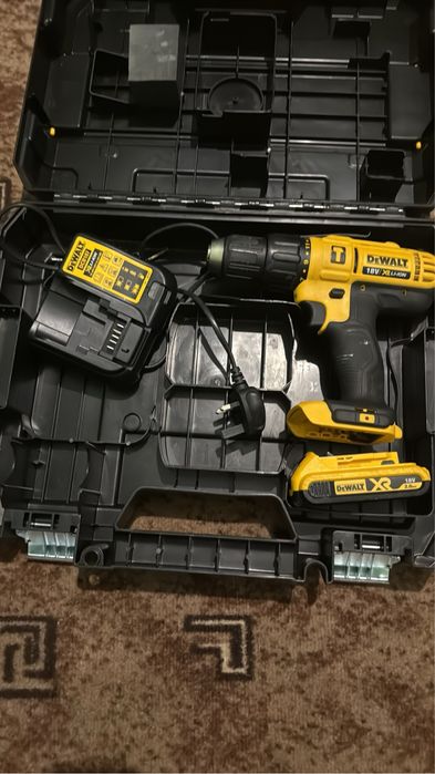 Удърна бормашина/винтоверт Dewalt DCD776D2T