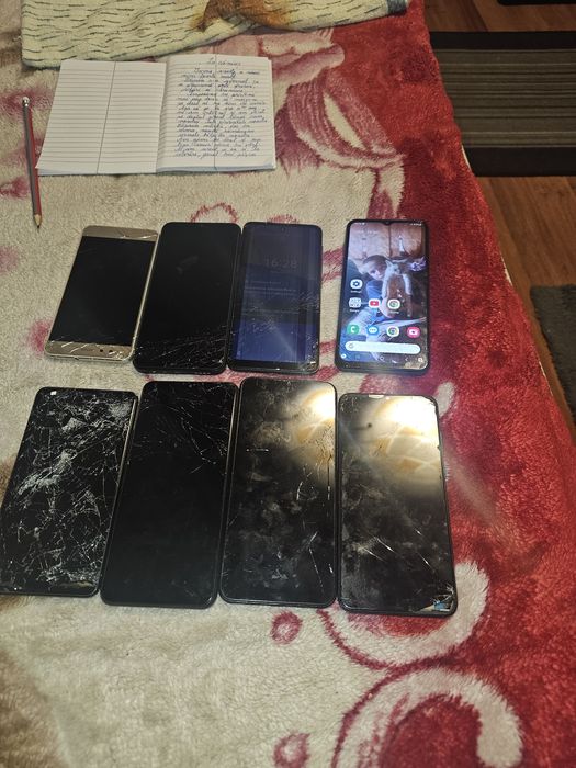 Vind telefoane mobile funcționale dar cu ecrane sparte