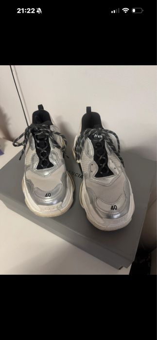 balenciaga triple s