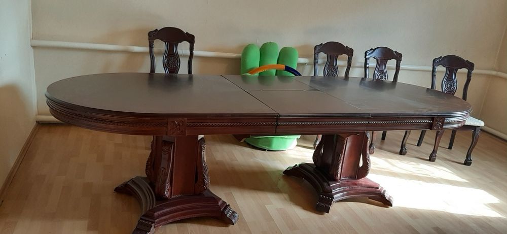 Стол для гостиной