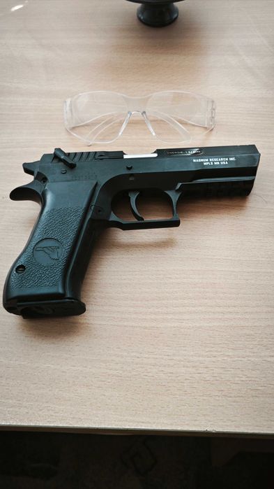 Airsoft Пистолет.