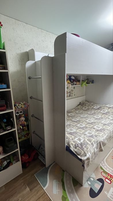 Продам двухэтажную кровать