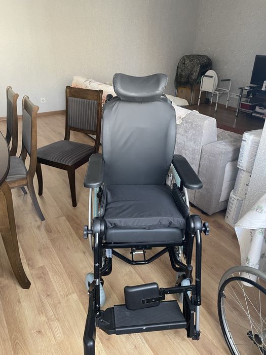 Кресло каталка для ребенка инвалида