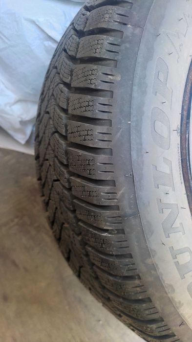 Roți de  iarnă  Nissan 215/65/R16 DUNLOP