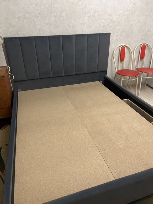 Кровать с матрасом 180х200