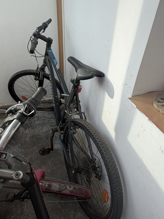 Sunt doua biciclete, pretul e doar pentru o bicicleta