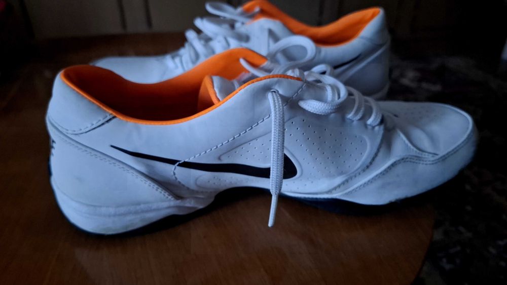 Спортни обувки NIKE