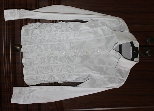 Продам белую блузку