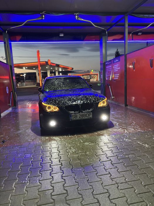 Vând e60 3.0 D masina e full