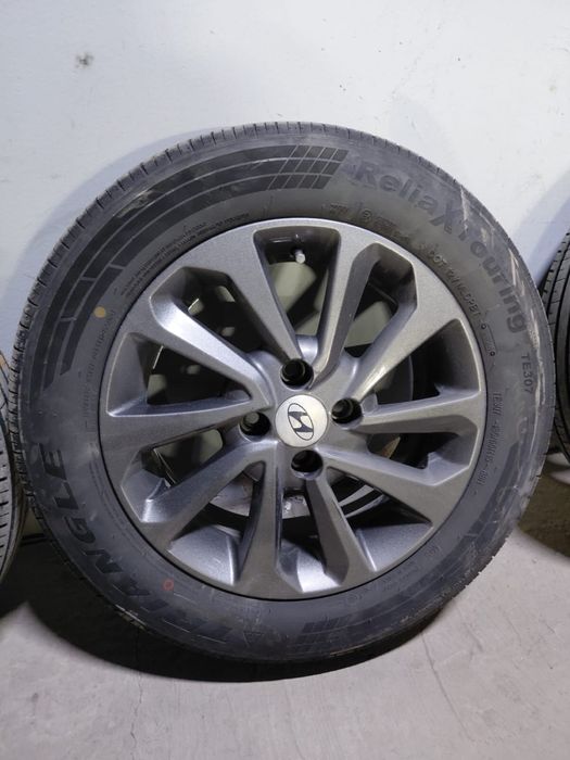 Продам шины с дисками на хюндай акцент