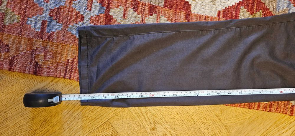 Pantaloni Hugo Boss - masura 48 / 32