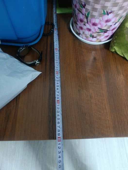 Шкаф и стол почти новый