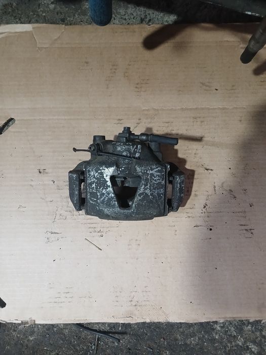 Правый супорт Вектра В 1,6