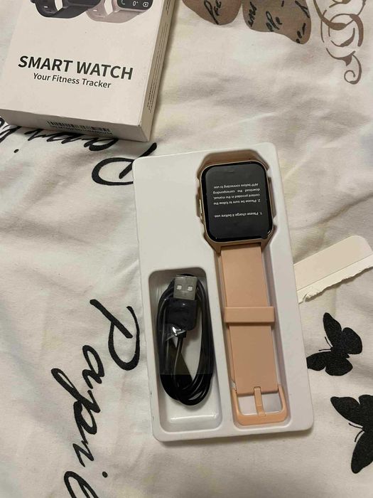 Смарт Часовник - бял , черен, розов цвят