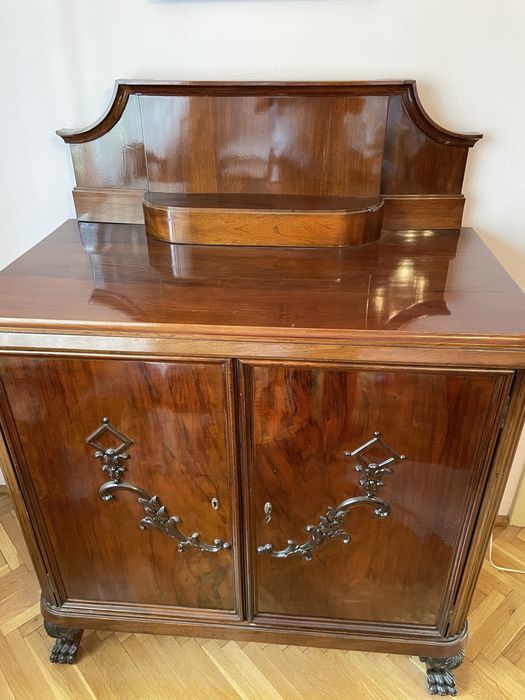 Mobilă antică pentru sufragerie