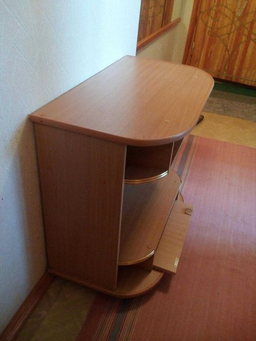 Продаётся  тумба под телевизор и этажерка - стеллаж