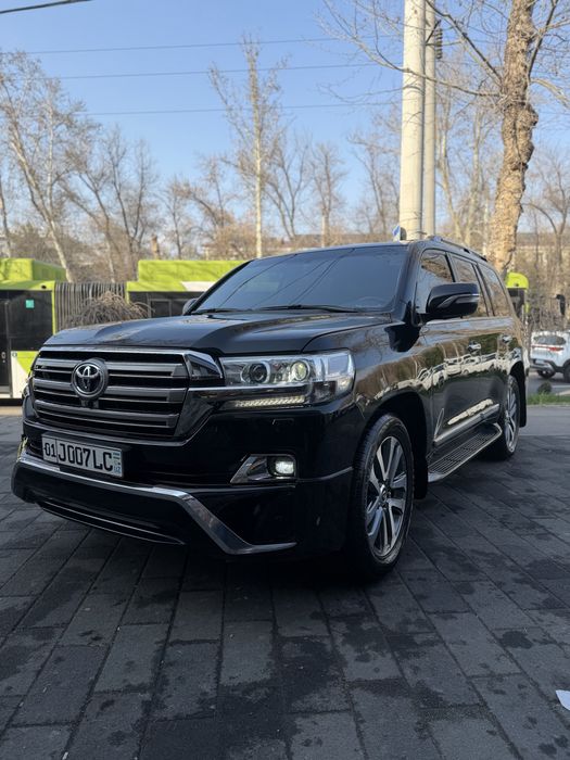 Tayota Land Cruiser vrx 200