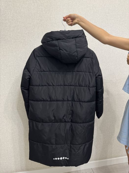 Продам пуховик на девочку 146 см