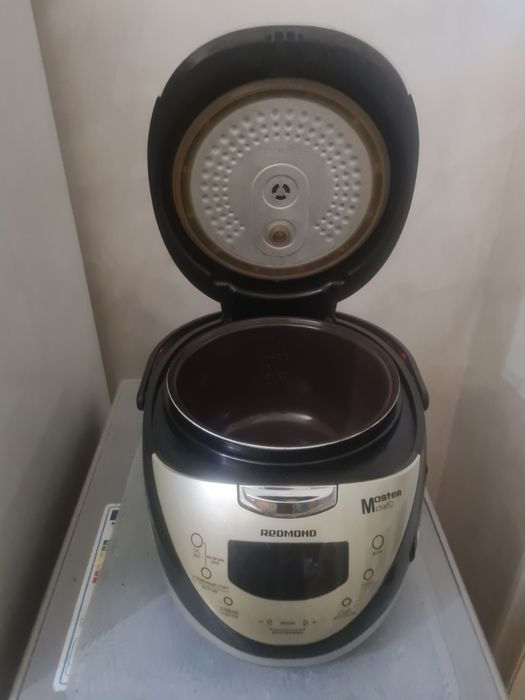 Продам мультиварка Redmond rmc m150 с голосовым помощником.