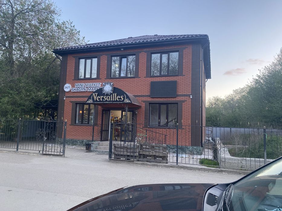 Сдам кафе с летником и минимаркетом