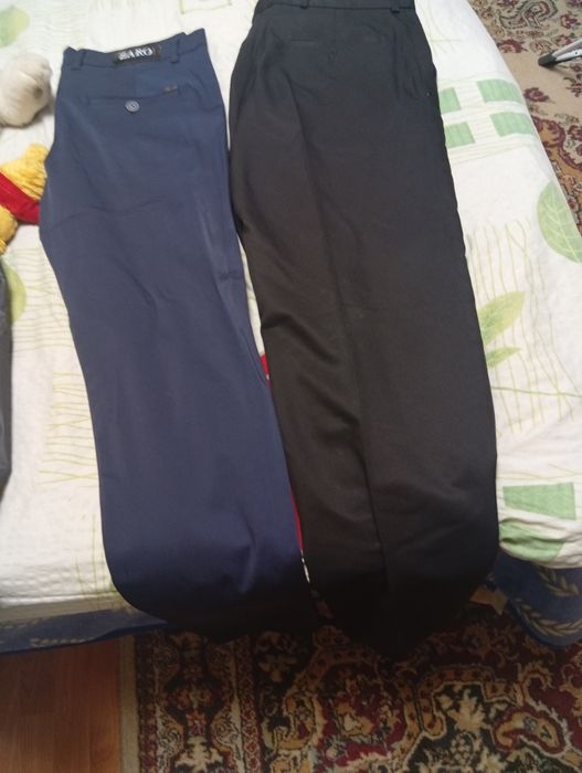 Vând Costume, cămăși și pantaloni