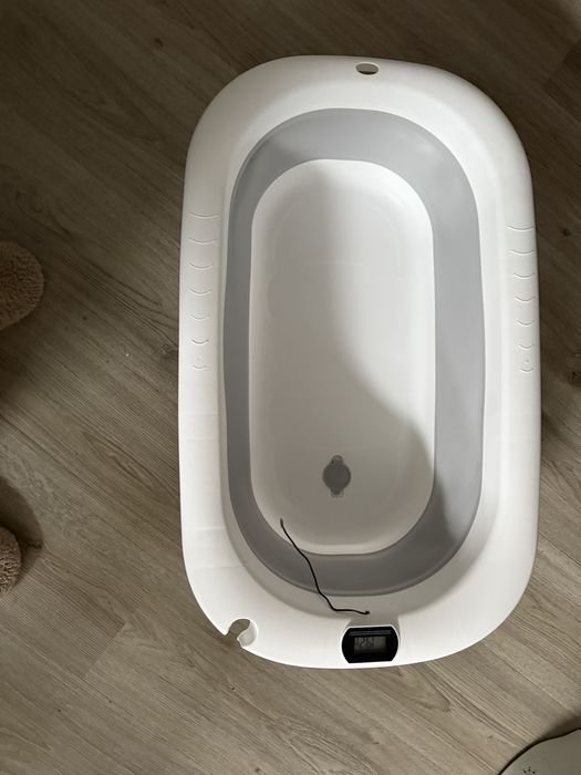Vand vanita (cadita) bebelus cu termometru
