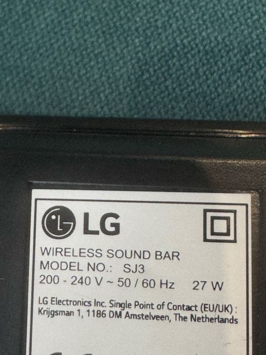 Vând Soundbar LG SJ3, 300W, 2.1, Bluetooth, Subwoofer Wireless, Negru