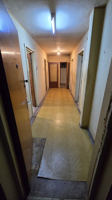Proprietar vând apartament decomandat 3 camere 90 mp Brad zona Spital