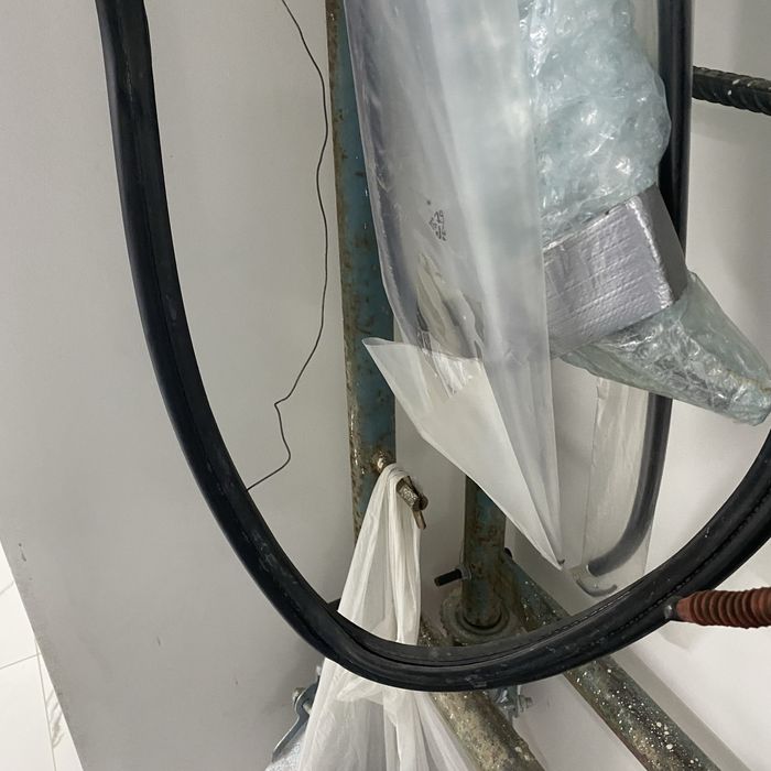 Продам наружние уплотнители стекол дверей 124 мерседес