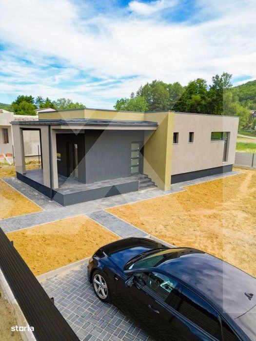 Casa parter cu 3 camere, curte generoasa si liniste deplina – natura