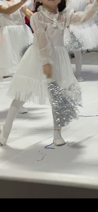 Продам нарядное платье для девочки