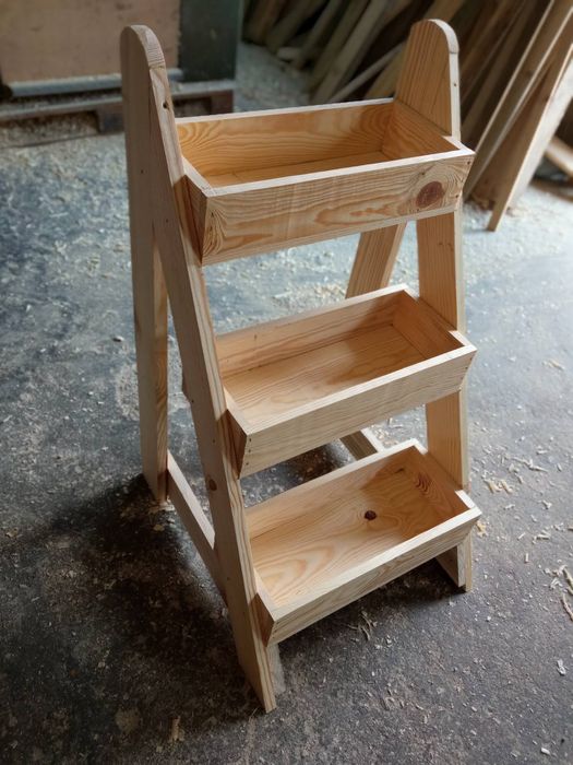 Цветарници от масивна дървесина