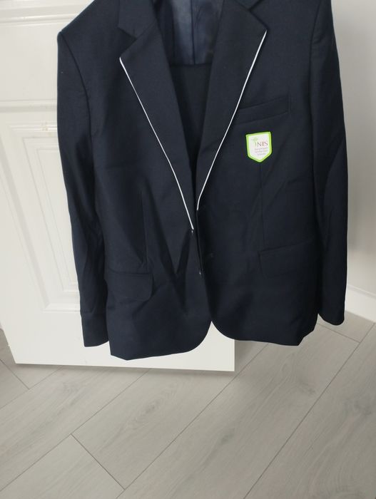 Продам школьный костюм для НИШ