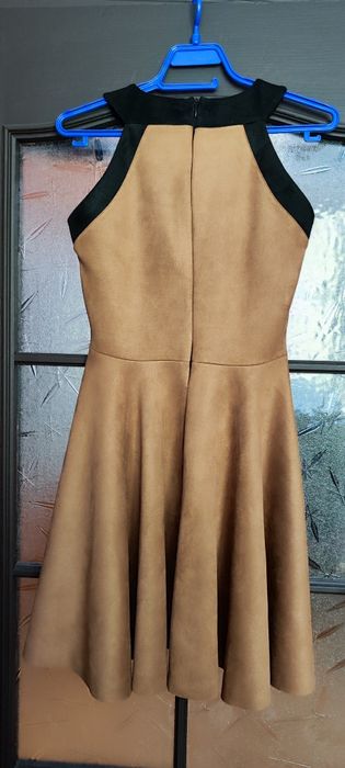 Кадифена рокля с бродерия